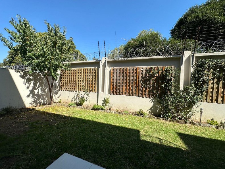 2 Bedroom Property for Sale in Glen Austin Gauteng