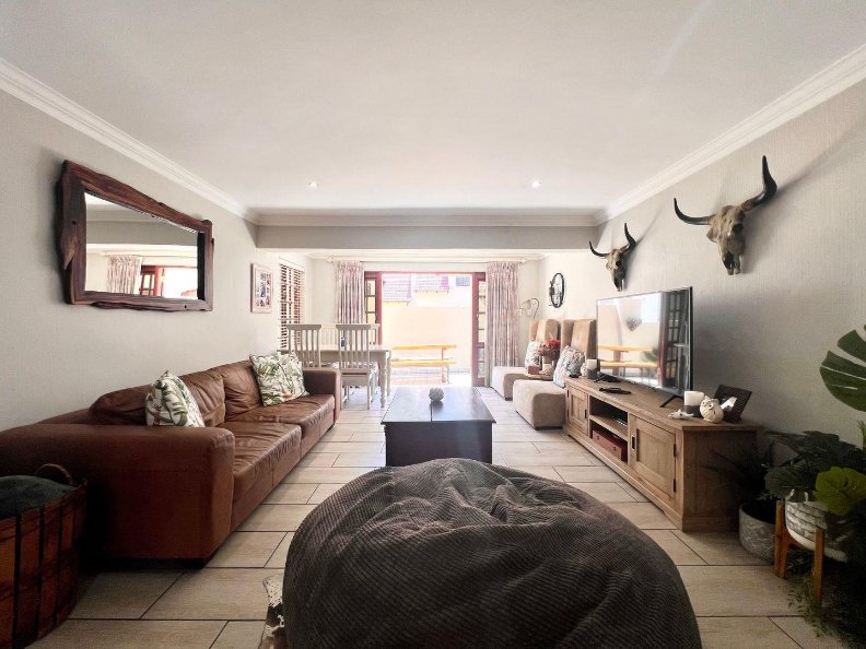 2 Bedroom Property for Sale in Bryanston Gauteng