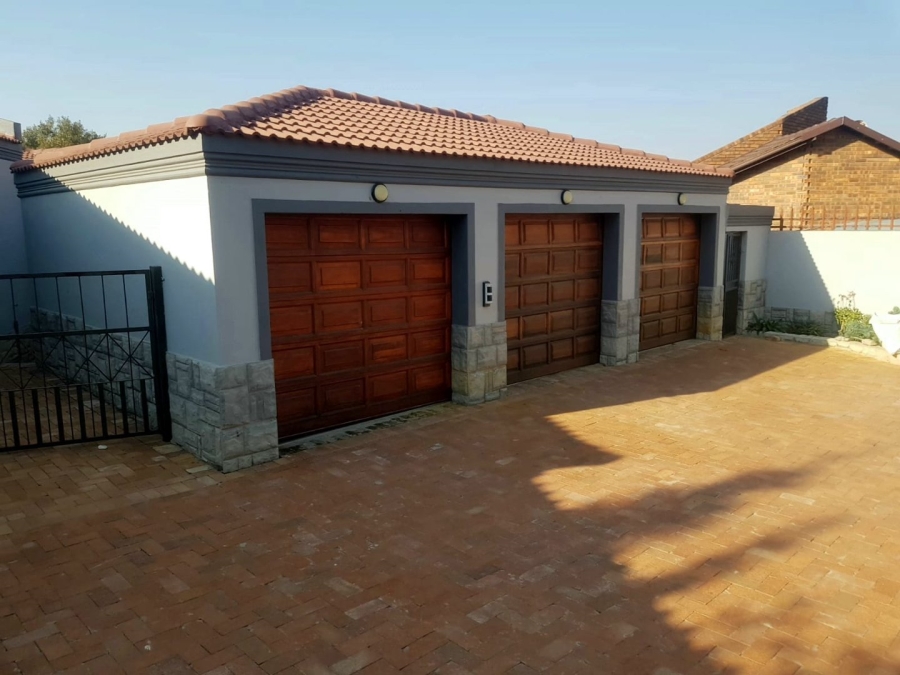 3 Bedroom Property for Sale in Glenvista Gauteng