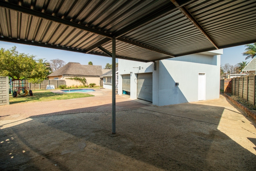 3 Bedroom Property for Sale in Bonaero Park Gauteng