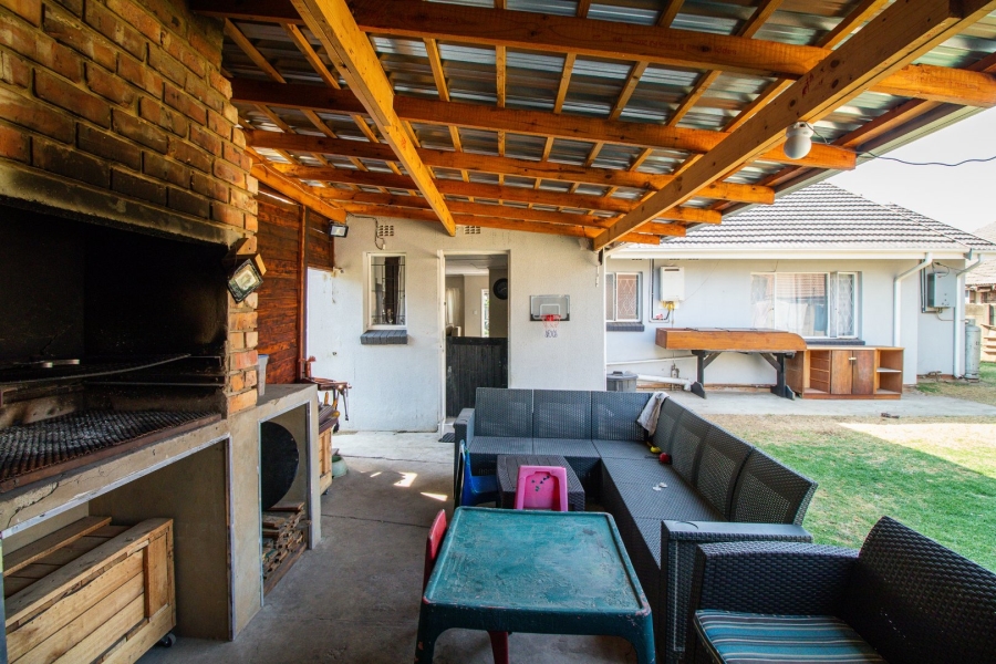 3 Bedroom Property for Sale in Bonaero Park Gauteng