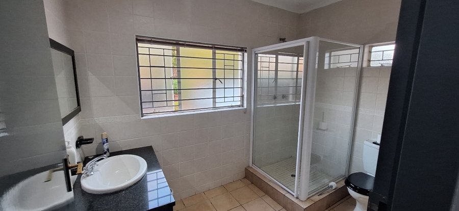  Bedroom Property for Sale in Lynnwood Glen Gauteng