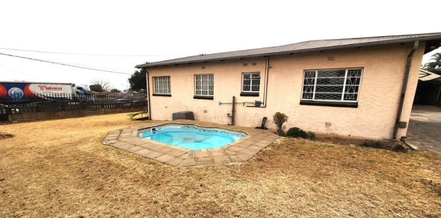 6 Bedroom Property for Sale in Primrose East Gauteng