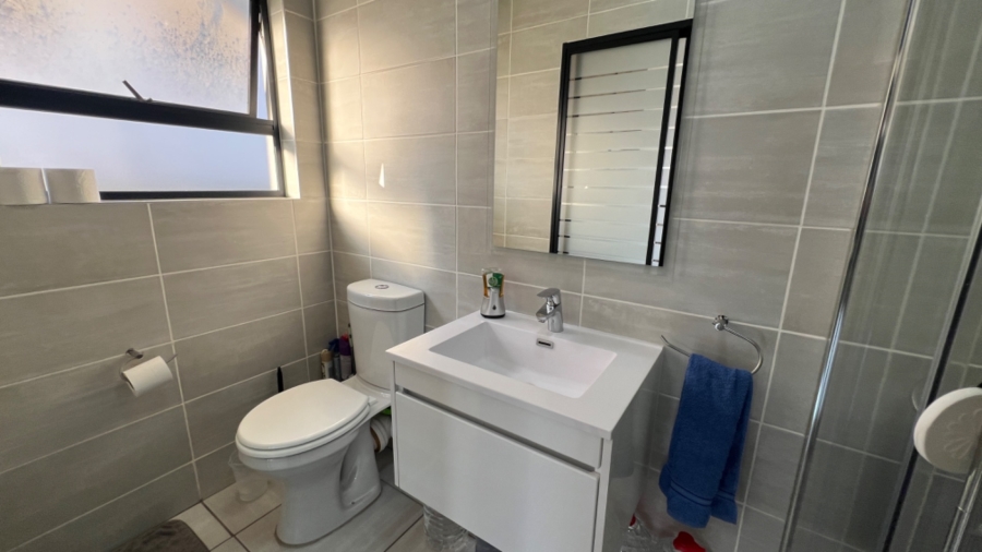 To Let 1 Bedroom Property for Rent in Waterfall Gauteng