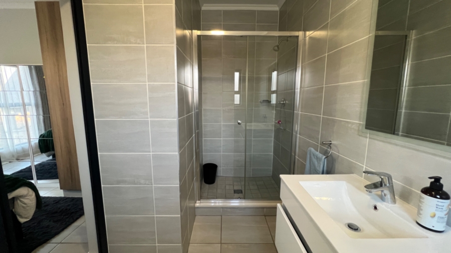 To Let 1 Bedroom Property for Rent in Waterfall Gauteng