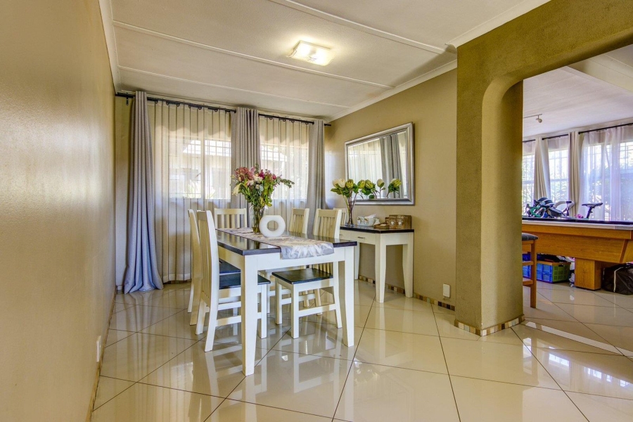 5 Bedroom Property for Sale in Bonaero Park Gauteng