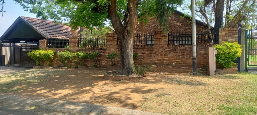 4 Bedroom Property for Sale in Mountain View Gauteng