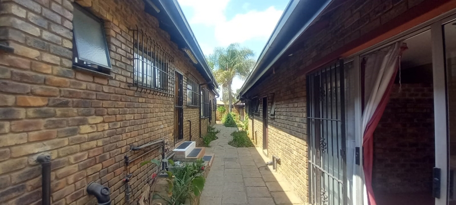 4 Bedroom Property for Sale in Mountain View Gauteng