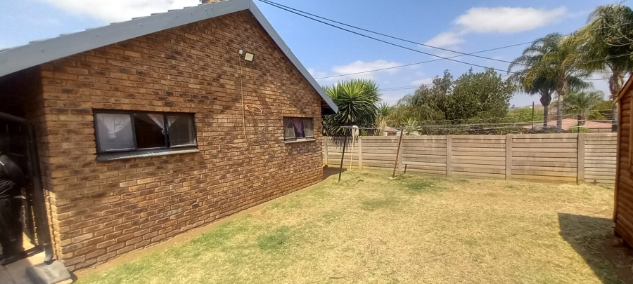 4 Bedroom Property for Sale in Mountain View Gauteng