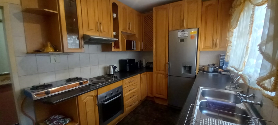 4 Bedroom Property for Sale in Mountain View Gauteng