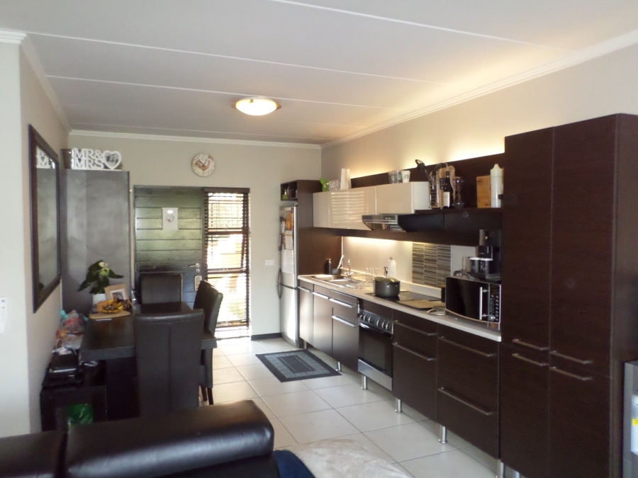 To Let 2 Bedroom Property for Rent in Glenvista Gauteng