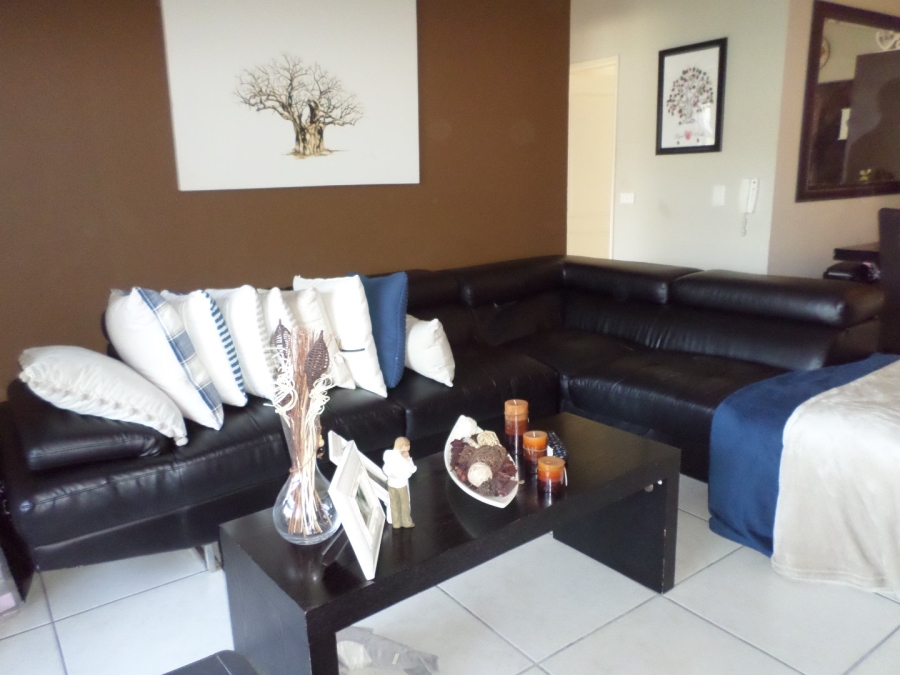 To Let 2 Bedroom Property for Rent in Glenvista Gauteng