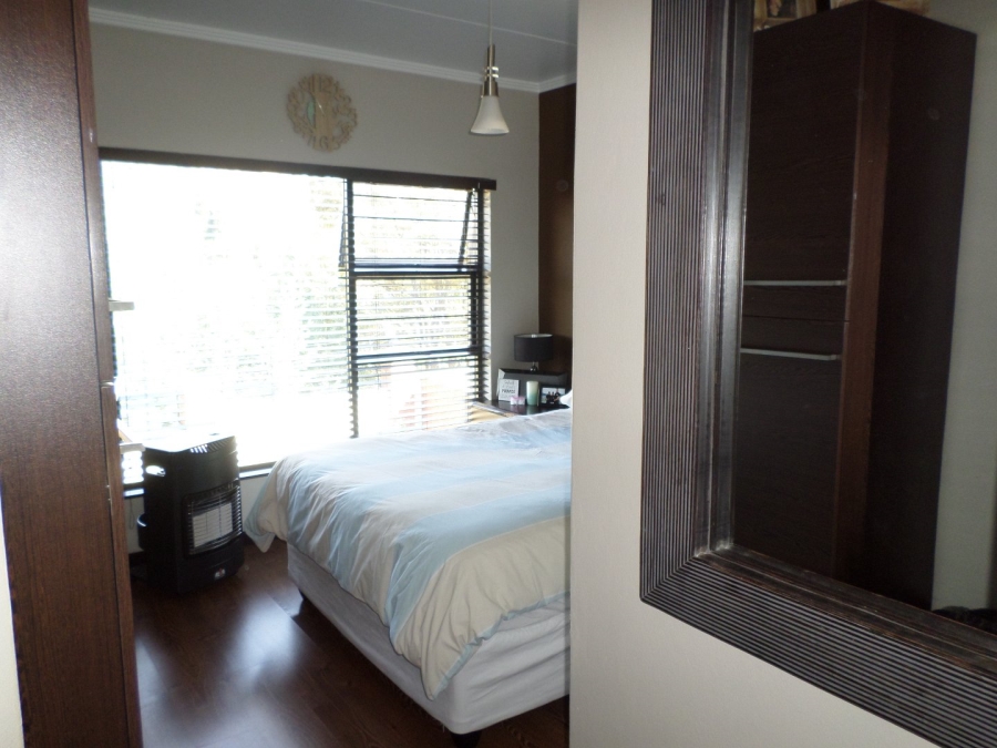 To Let 2 Bedroom Property for Rent in Glenvista Gauteng