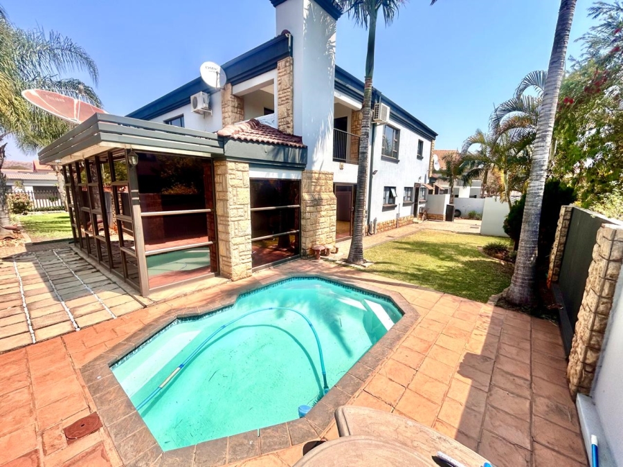 6 Bedroom Property for Sale in Montana Tuine Gauteng