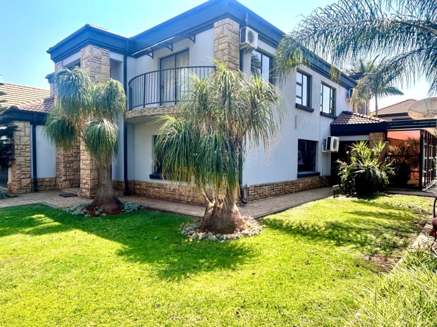 6 Bedroom Property for Sale in Montana Tuine Gauteng