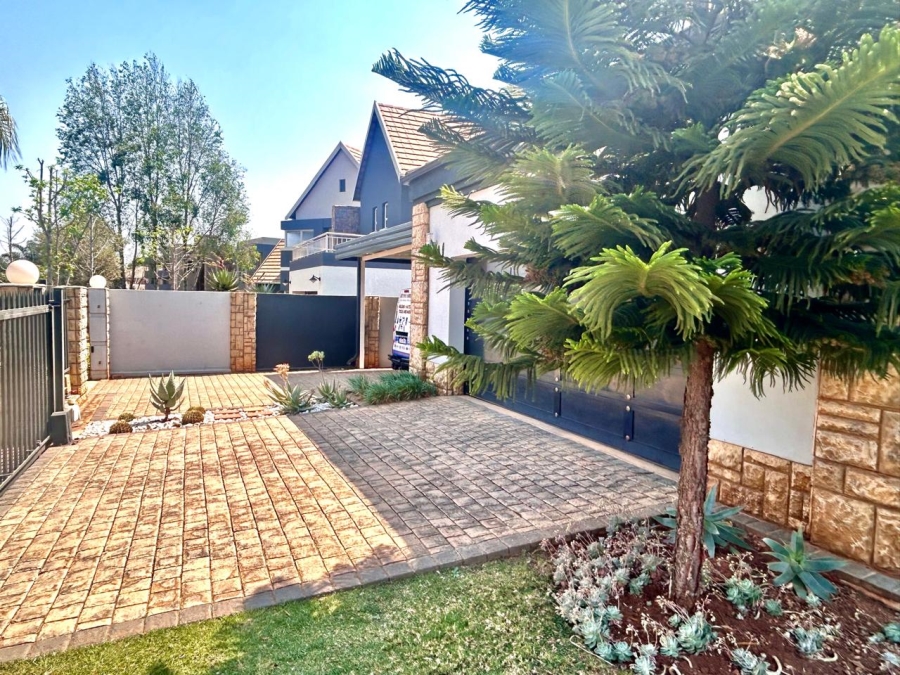 6 Bedroom Property for Sale in Montana Tuine Gauteng