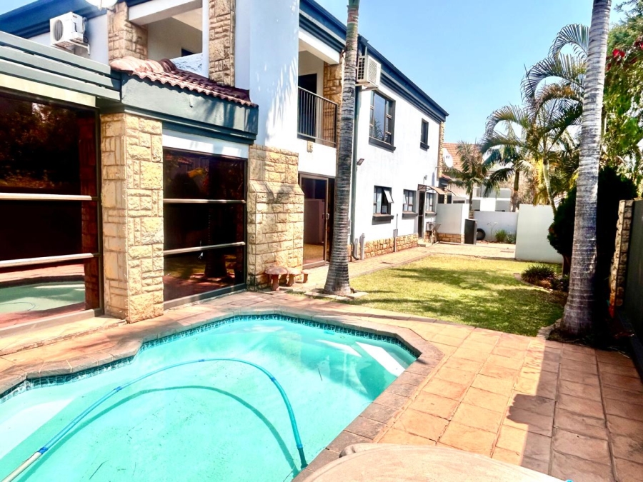 6 Bedroom Property for Sale in Montana Tuine Gauteng