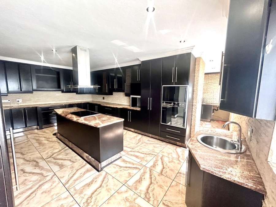 6 Bedroom Property for Sale in Montana Tuine Gauteng