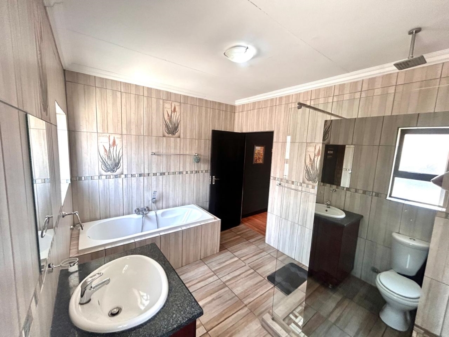 6 Bedroom Property for Sale in Montana Tuine Gauteng