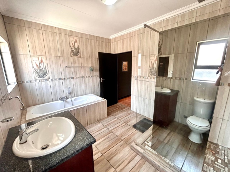 6 Bedroom Property for Sale in Montana Tuine Gauteng