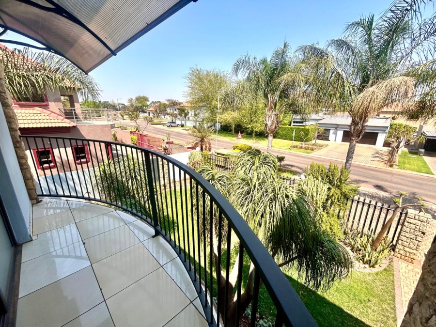 6 Bedroom Property for Sale in Montana Tuine Gauteng