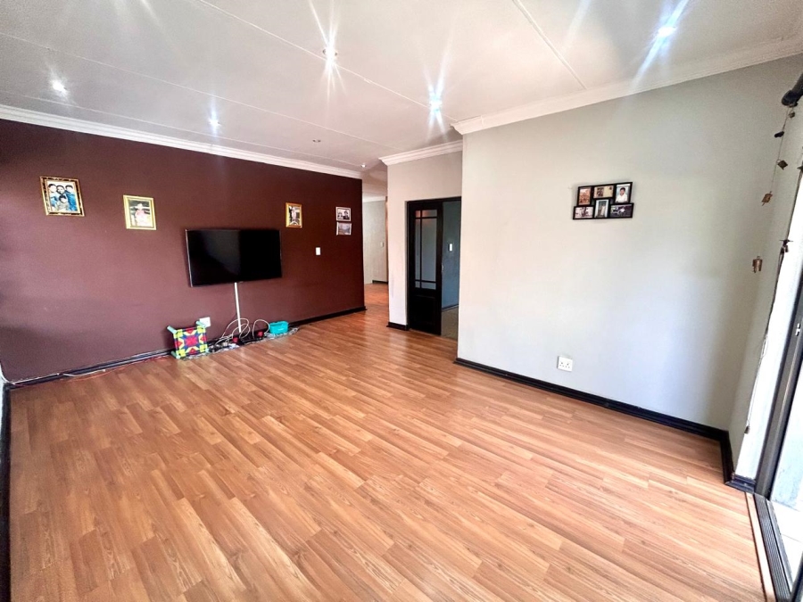 6 Bedroom Property for Sale in Montana Tuine Gauteng