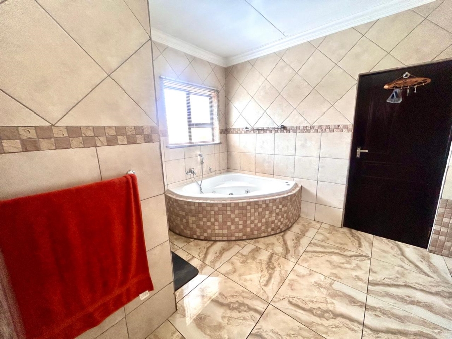 6 Bedroom Property for Sale in Montana Tuine Gauteng