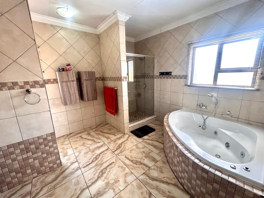 6 Bedroom Property for Sale in Montana Tuine Gauteng