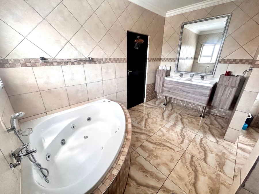 6 Bedroom Property for Sale in Montana Tuine Gauteng