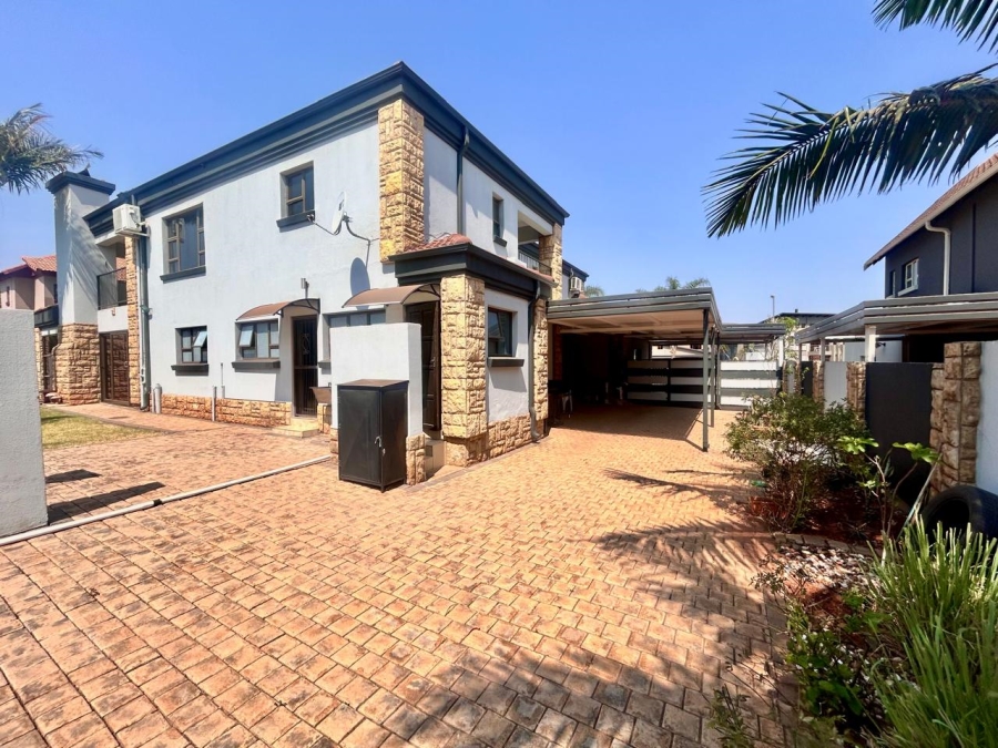 6 Bedroom Property for Sale in Montana Tuine Gauteng