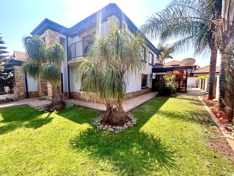 6 Bedroom Property for Sale in Montana Tuine Gauteng