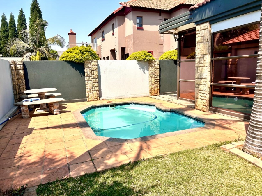 6 Bedroom Property for Sale in Montana Tuine Gauteng