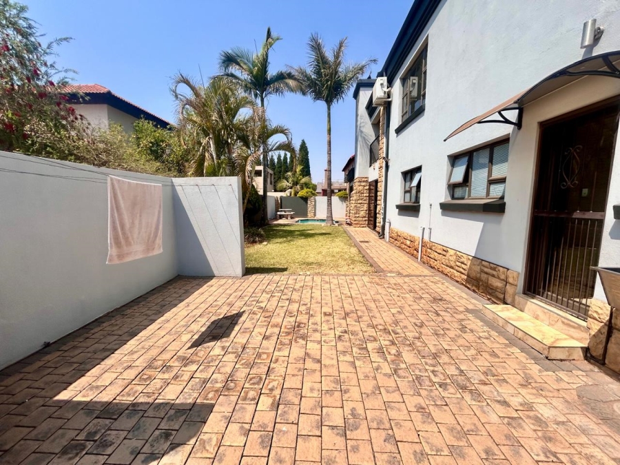 6 Bedroom Property for Sale in Montana Tuine Gauteng