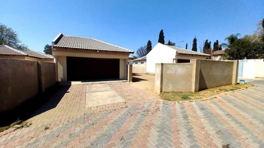 3 Bedroom Property for Sale in Parkhill Gardens Gauteng