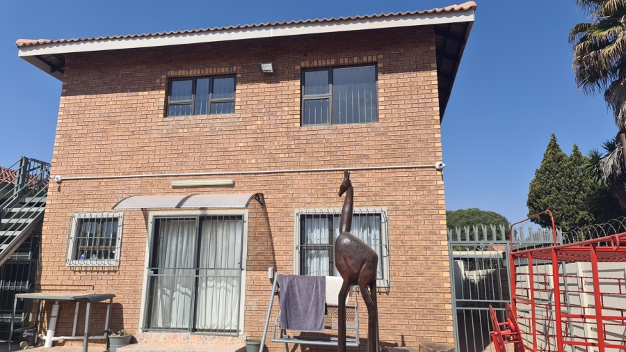 To Let 2 Bedroom Property for Rent in Erasmia Gauteng