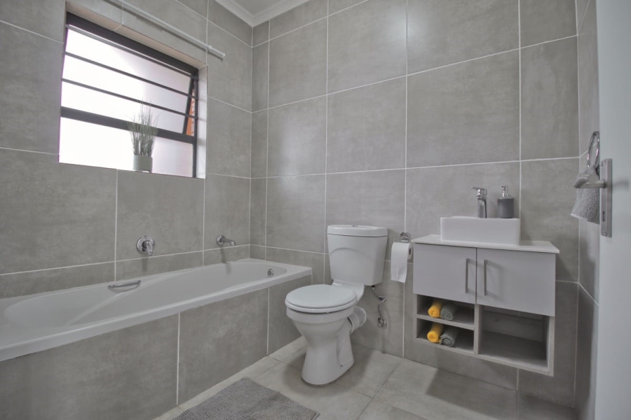 2 Bedroom Property for Sale in Goedeburg Gauteng