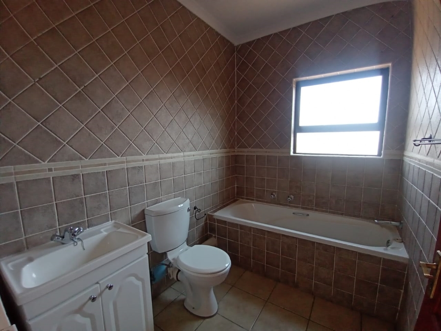 2 Bedroom Property for Sale in Noordheuwel Gauteng