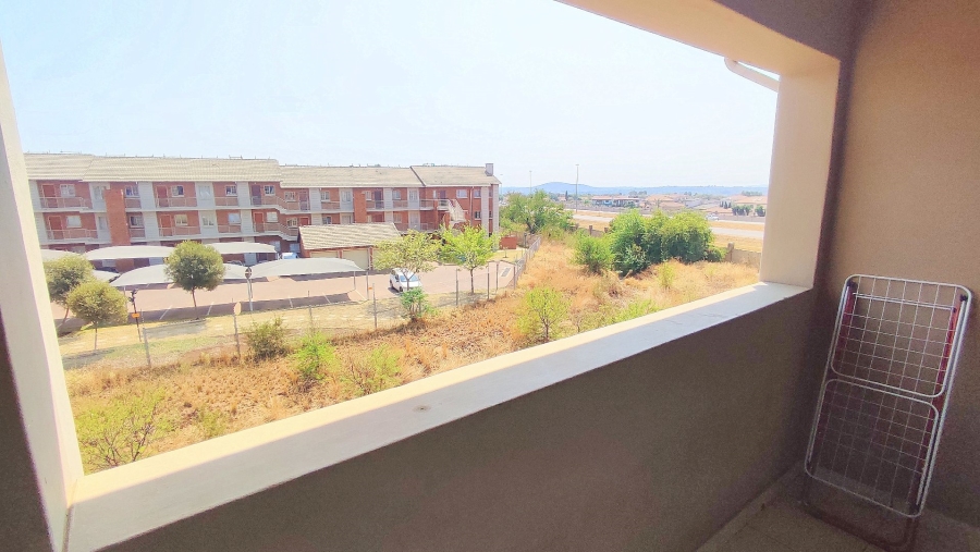 2 Bedroom Property for Sale in Monavoni Gauteng