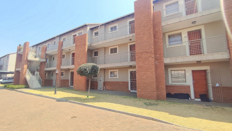 2 Bedroom Property for Sale in Monavoni Gauteng