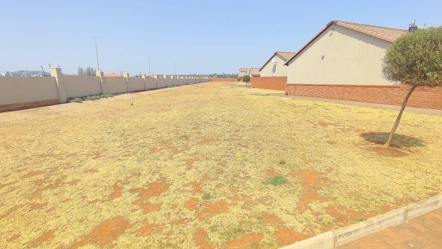 2 Bedroom Property for Sale in Monavoni Gauteng