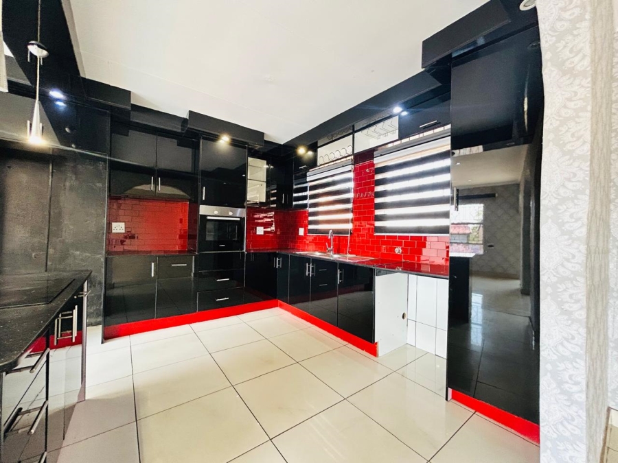 3 Bedroom Property for Sale in Buccleuch Gauteng