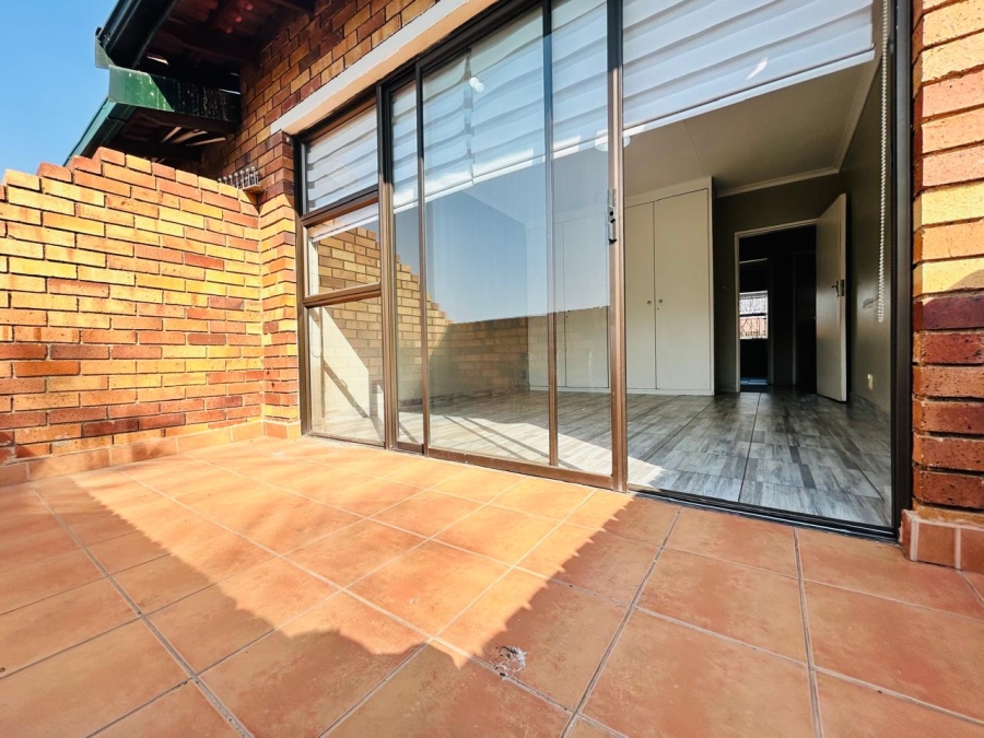 3 Bedroom Property for Sale in Buccleuch Gauteng