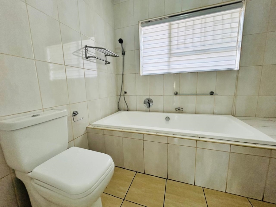 3 Bedroom Property for Sale in Buccleuch Gauteng