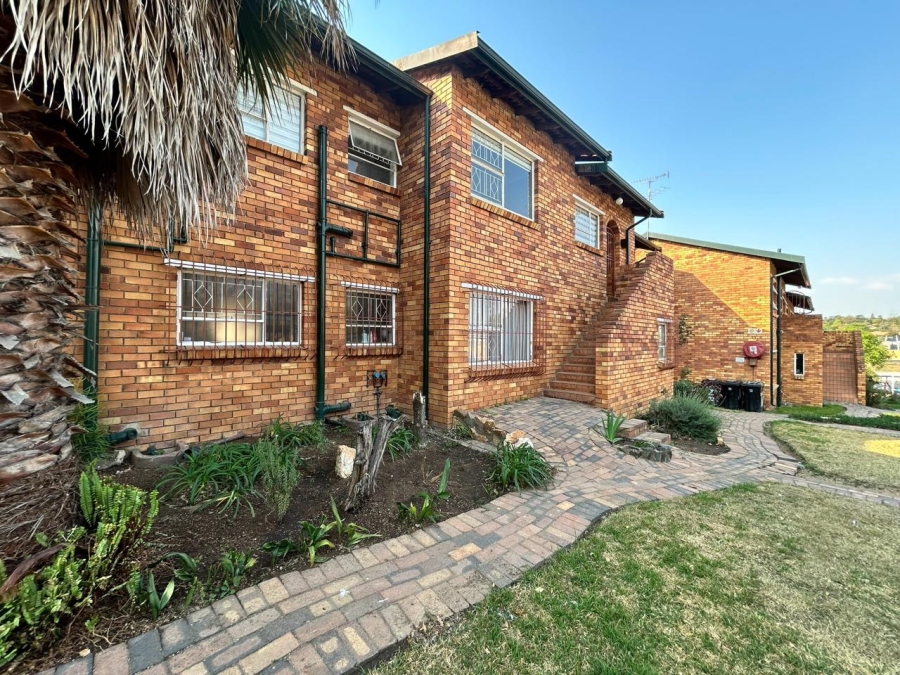 3 Bedroom Property for Sale in Buccleuch Gauteng