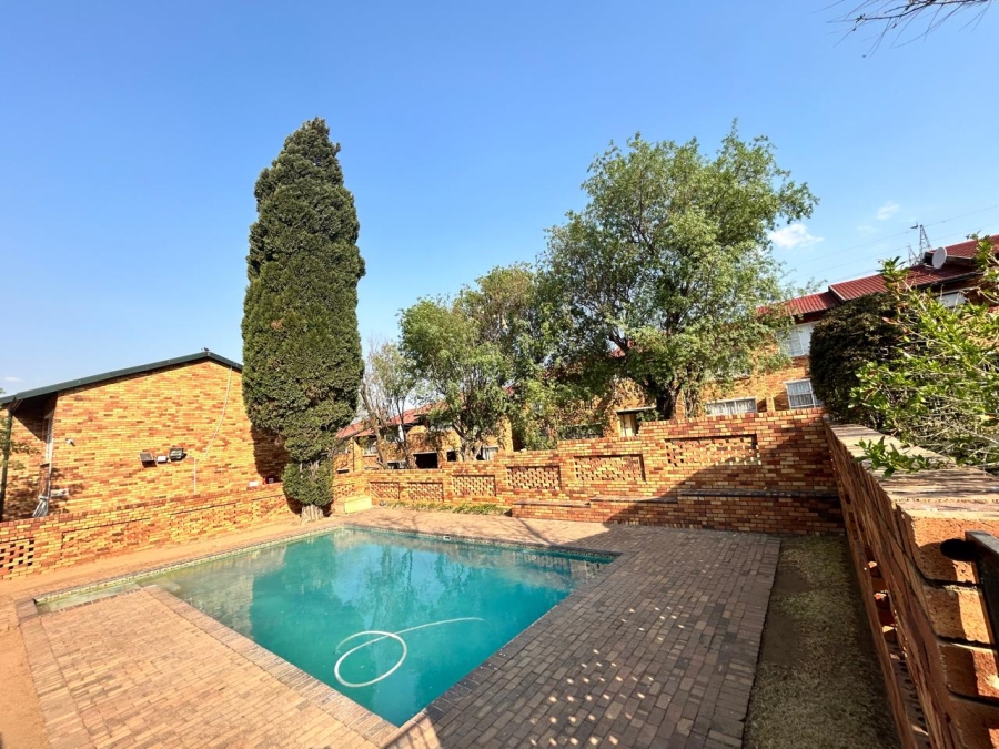 3 Bedroom Property for Sale in Buccleuch Gauteng