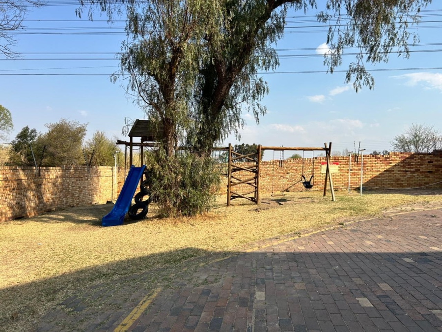 3 Bedroom Property for Sale in Buccleuch Gauteng