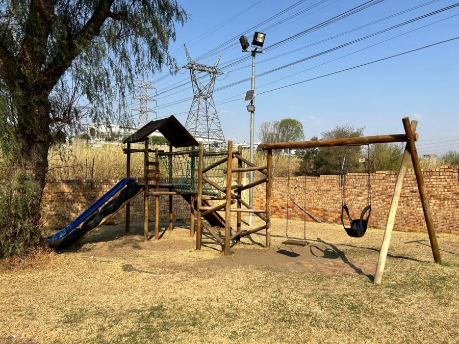 3 Bedroom Property for Sale in Buccleuch Gauteng