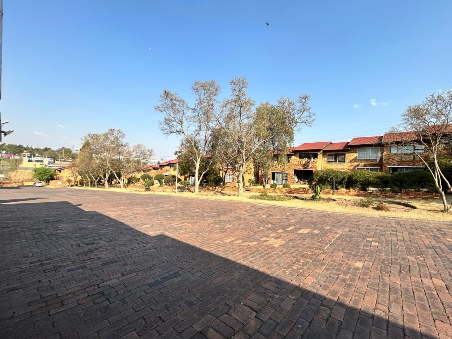 3 Bedroom Property for Sale in Buccleuch Gauteng