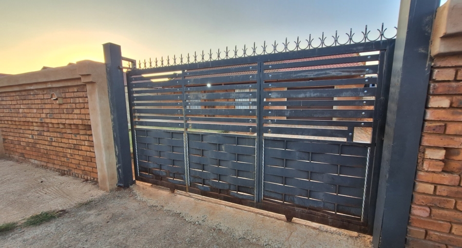 2 Bedroom Property for Sale in Mahube Valley Gauteng