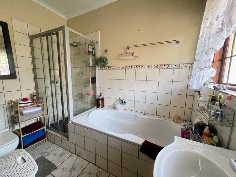 4 Bedroom Property for Sale in Rietfontein Gauteng